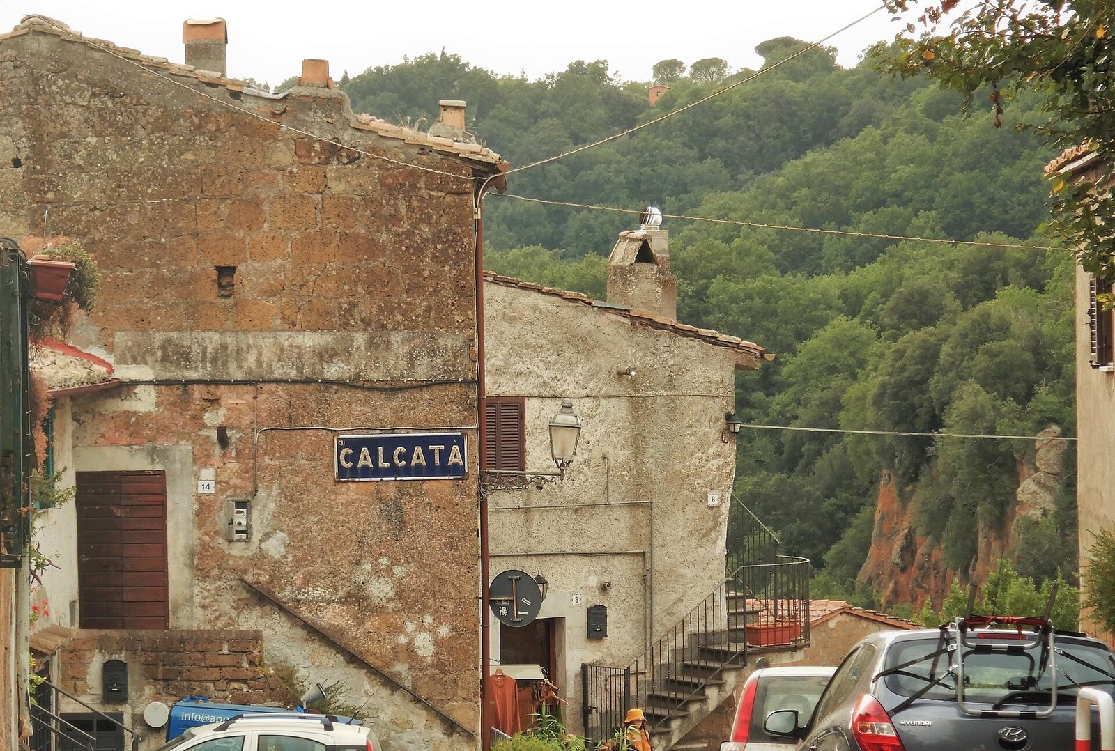 Calcata, entrata al borgo.jpg