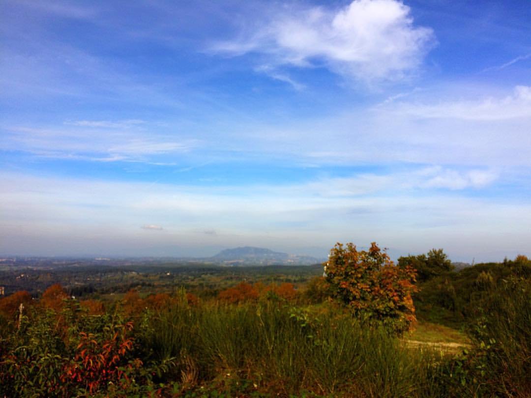 La campagna intorno a Formello guardando verso nord, con i colori dell'autunno e le colline all'orizzonte