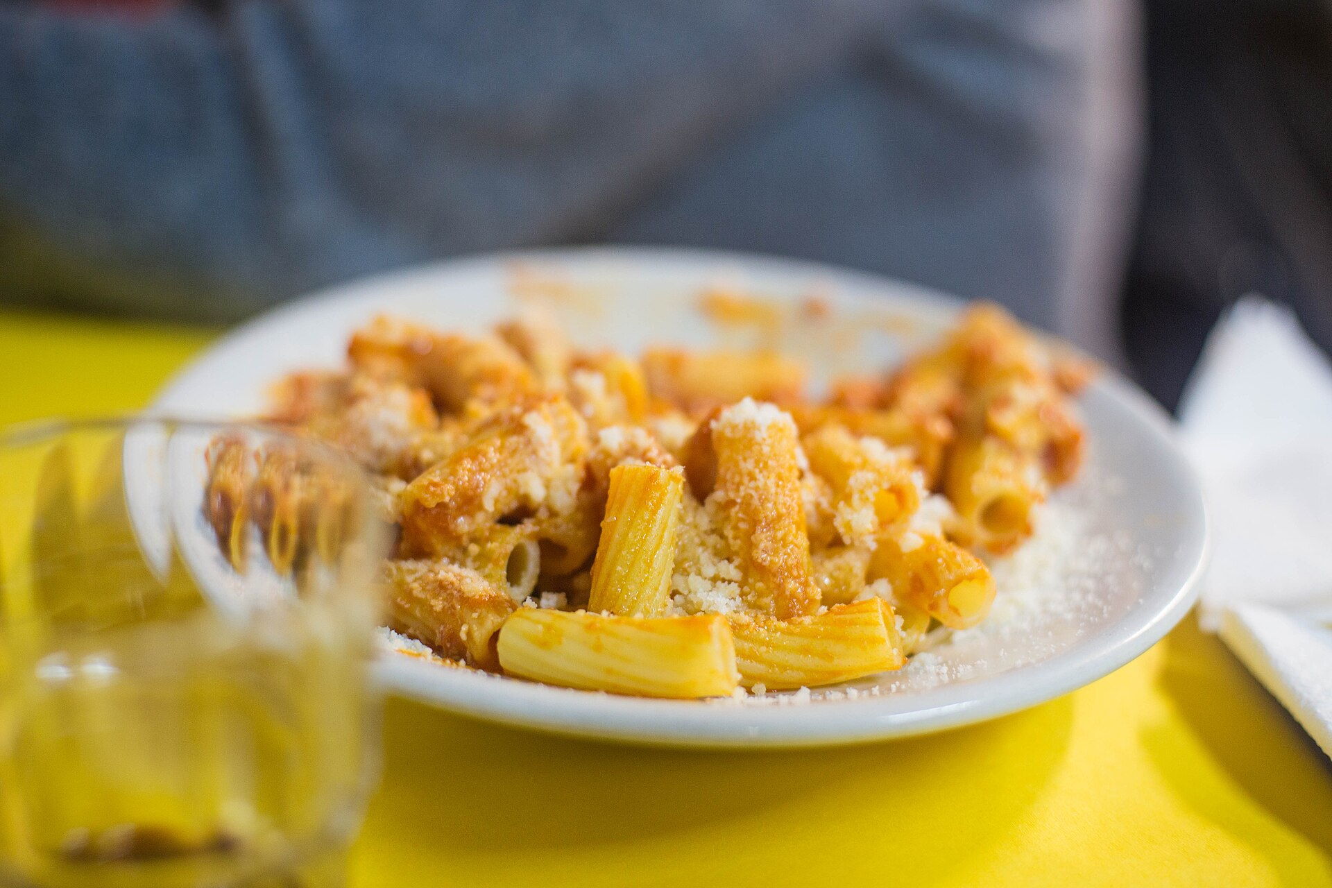 Tortiglioni all'amatriciana, primo piatto della tradizione laziale