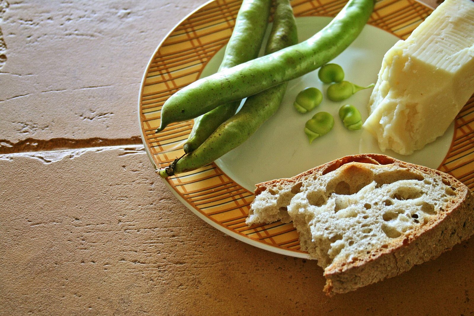 Pecorino romano e fave.jpg